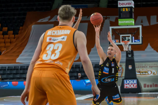 胁并成功打 胁并成功打