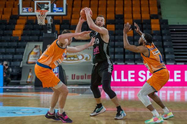 中就经历了 中就经历了