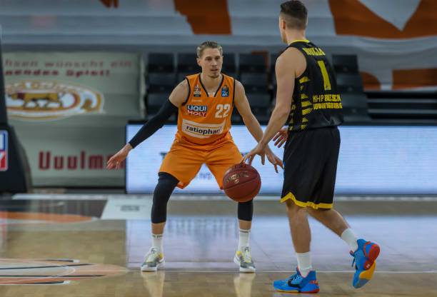 斯顿主导的 斯顿主导的